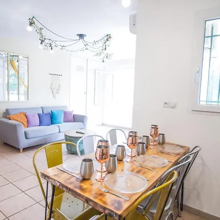 Apartment Piscine, Jardin, Parking, 3 Lit, A 700m De La Cite